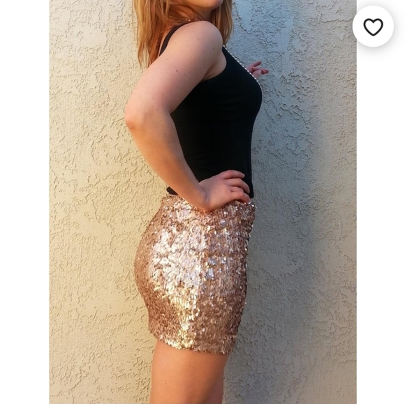 Dresses & Skirts - New Gold mini skirt
